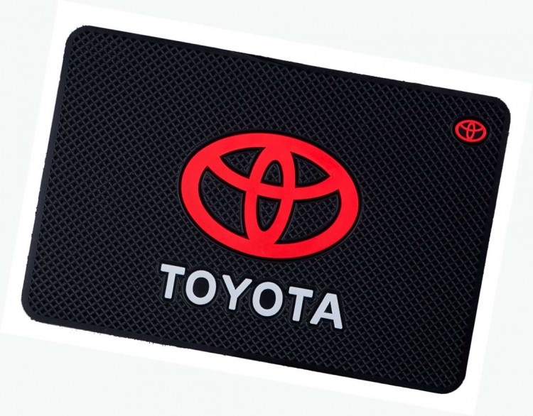 Коврик на панель Toyota 18.5*13 см        